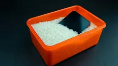 5 trucchi tech virali che non funzionano davvero: dentifricio, riso e altri miti da social